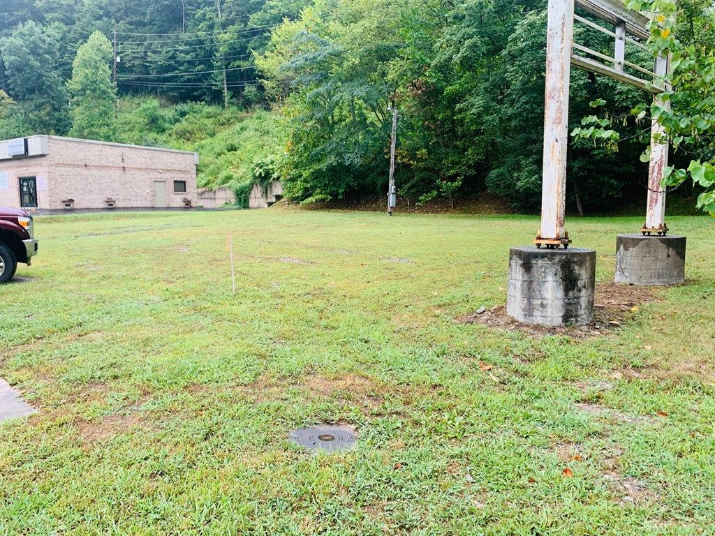 26333 US Hwy 119, Belfry, KY 41514